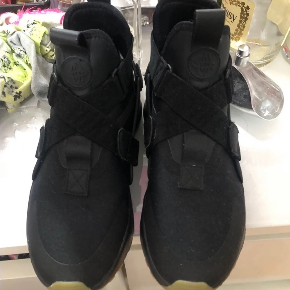 Nike Huarache like new size 8 women